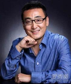 窦文涛全黑背景摄影